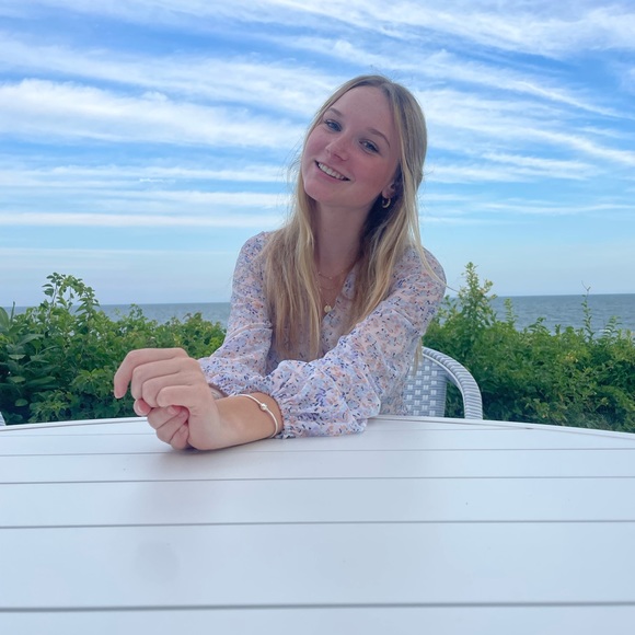 Meet your Posher, Brittney - Picture 2 of 2